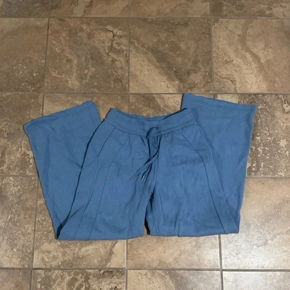 lululemon scuba mid rise wide leg pant - Picture 2 of 5
